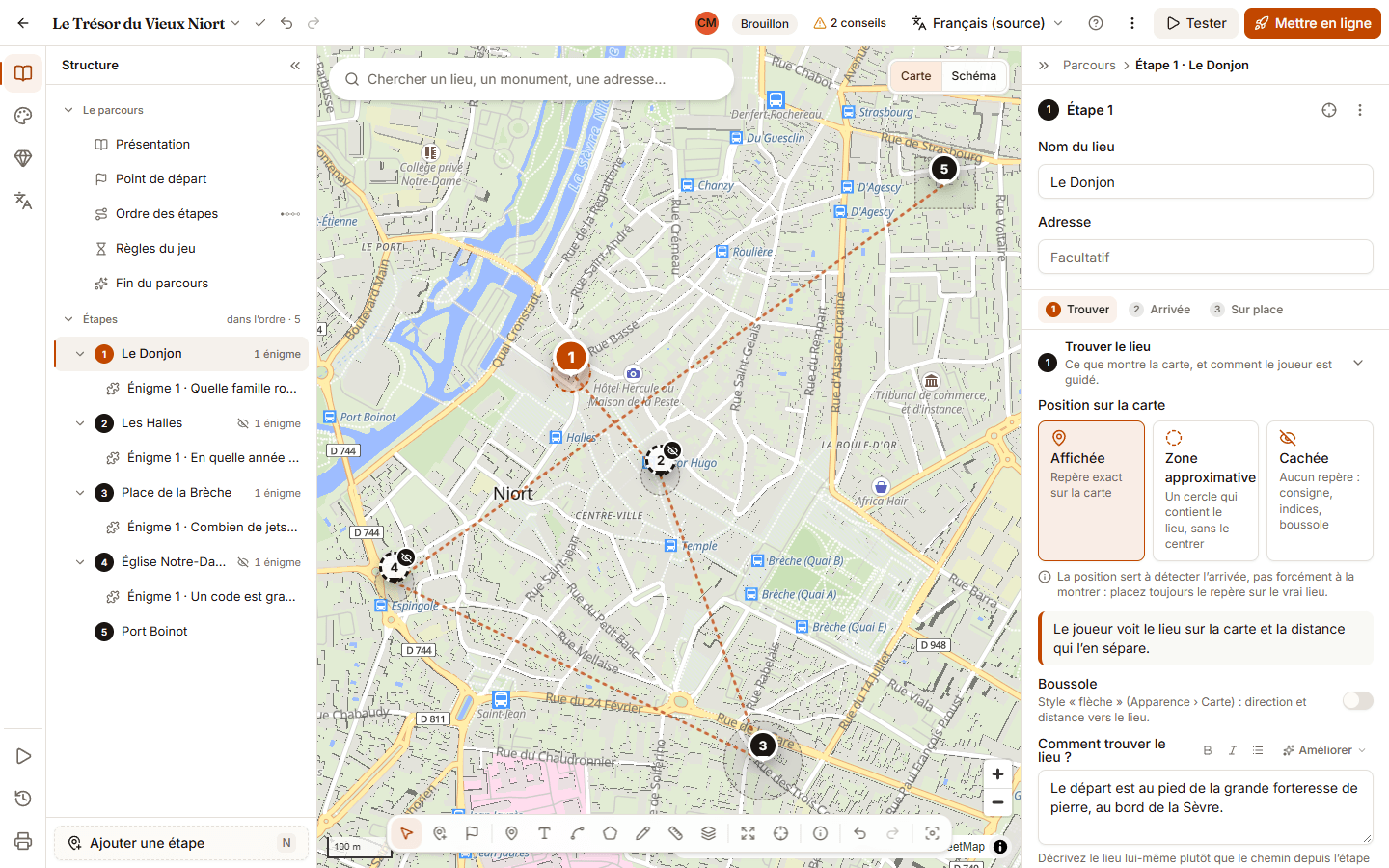 Éditeur en mode Parcours : la structure à gauche avec l’étape « Le Donjon » sélectionnée, la carte au centre, et à droite le panneau de l’étape avec la barre 1 Trouver, 2 Arrivée, 3 Sur place et le début de la section 1 Trouver le lieu.