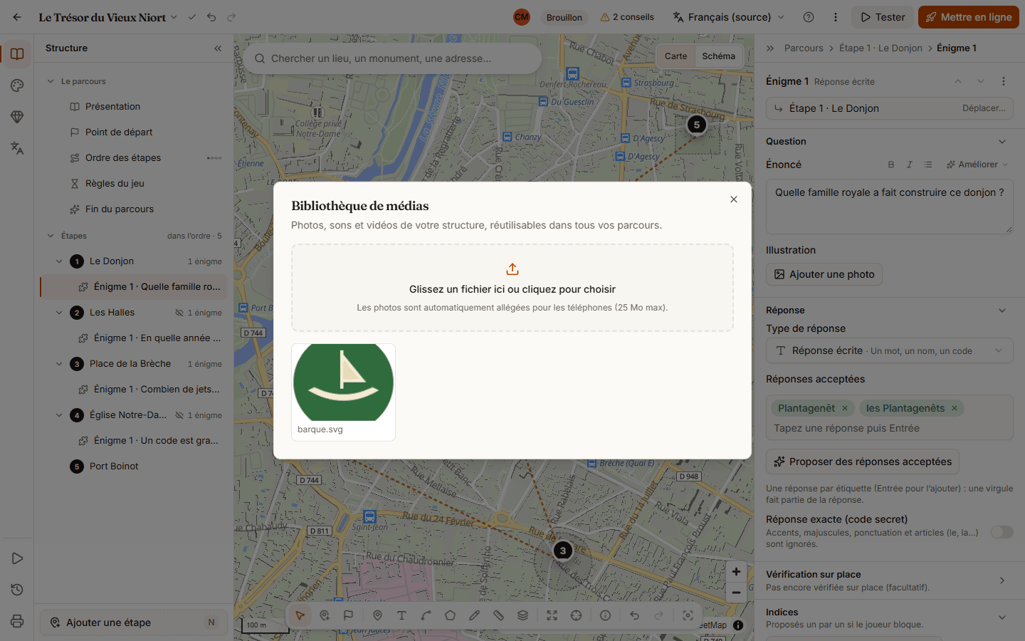 Fenêtre Bibliothèque de médias : zone en pointillés Glissez un fichier ici ou cliquez pour choisir, avec la mention 25 Mo max, puis la grille des photos déjà envoyées.