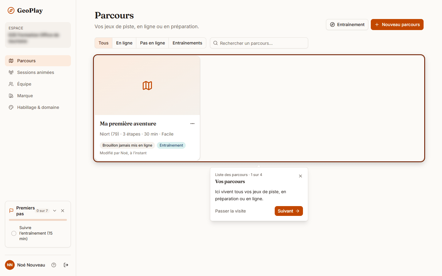 Page « Parcours » avec la première bulle de la visite guidée « Liste des parcours », qui pointe la liste des parcours et propose « Suivant » et « Passer la visite ».