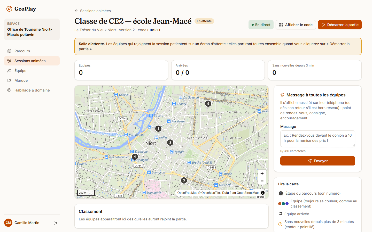 Supervision d’une session en attente : bandeau « Salle d’attente », bouton « Démarrer la partie », trois équipes inscrites au classement et carte des étapes du parcours.