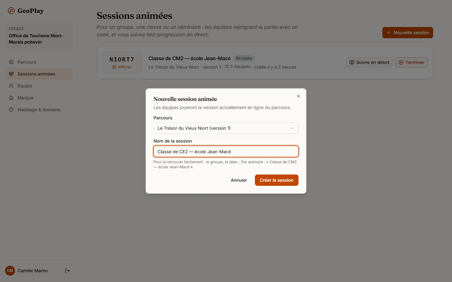 Page Sessions animées du studio avec la fenêtre « Nouvelle session animée » ouverte : liste déroulante « Parcours », champ « Nom de la session » et bouton « Créer la session ».